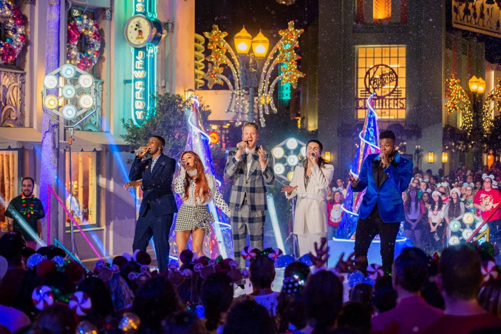 The Wonderful World of Disney: Magical Holiday –&nbsp;Pentatonix