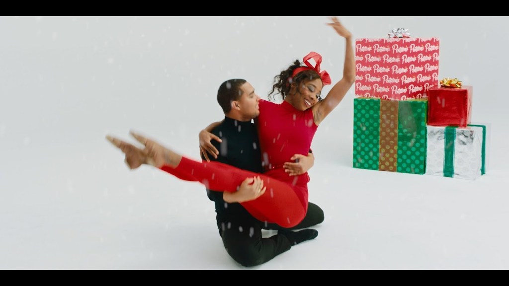 Do You Hear What I Hear? (feat. Whitney Houston) –&nbsp;Pentatonix